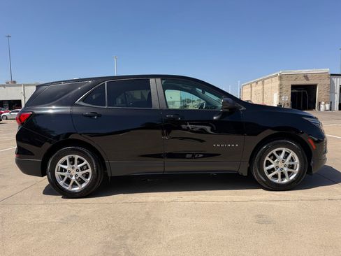 Used 2023 Chevrolet Equinox LS w/ LS Convenience Package FWD image 4