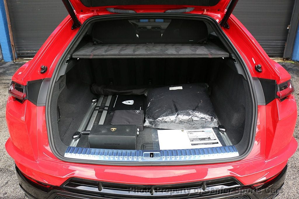 Used 2024 Lamborghini Urus S AWD/4WD image 9