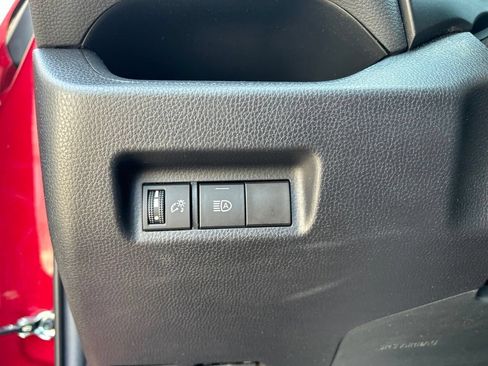 Used 2021 Toyota RAV4 LE FWD image 18
