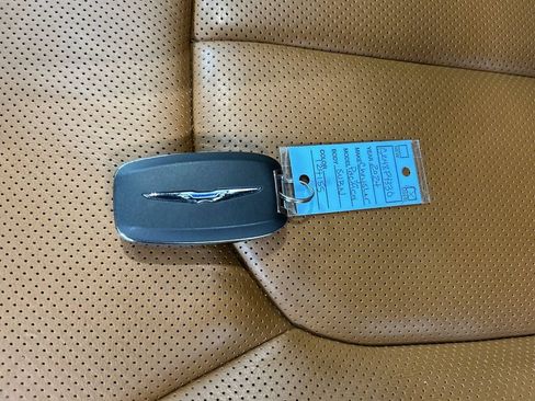 Used 2024 Chrysler Pacifica Pinnacle AWD/4WD image 12