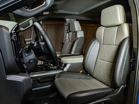 Used 2025 Chevrolet Silverado 1500 ZR2 w/ Technology Package image 24