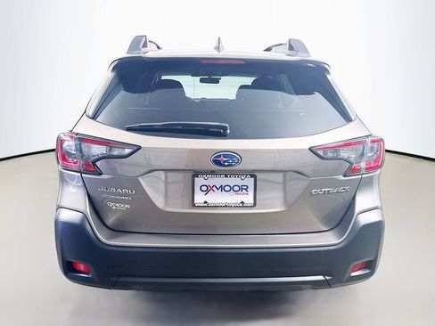 Used 2024 Subaru Outback Premium AWD/4WD image 6