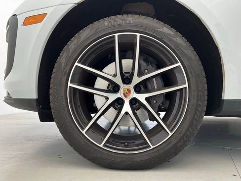 Certified 2023 Porsche Macan AWD/4WD image 27