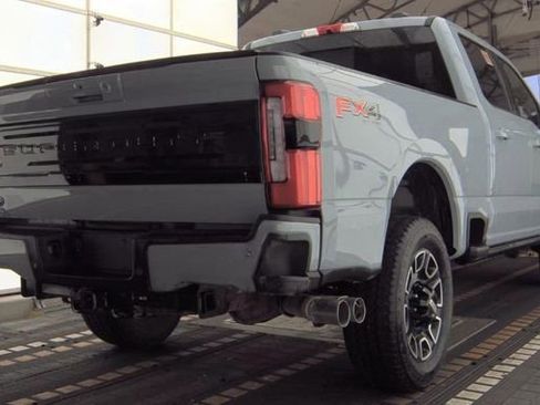 Used 2025 Ford F350 Platinum w/ FX4 Off-Road Package image 4