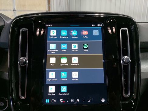 Used 2024 Volvo XC40 B5 Plus w/ Climate Package image 23