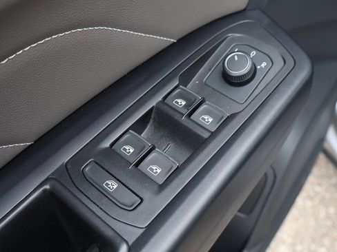 Certified 2021 Volkswagen Atlas Cross Sport SE w/ V6 Towing Package image 11