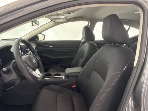 Used 2025 Nissan Altima 2.5 SV FWD image 31