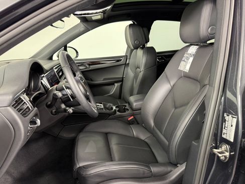 New 2025 Porsche Macan image 5