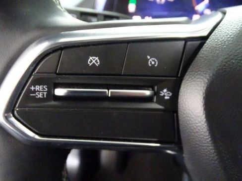 Used 2025 Chevrolet Equinox EV LT w/ Convenience Package FWD image 7