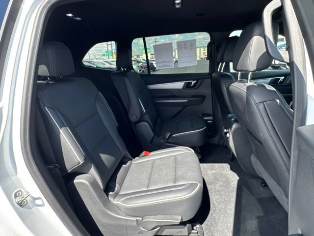 Used 2025 Buick Enclave Preferred AWD/4WD image 21