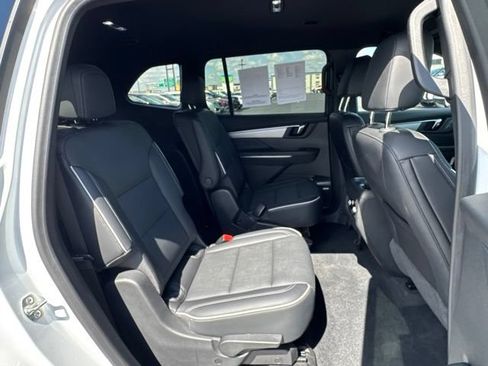 Used 2025 Buick Enclave Preferred AWD/4WD image 21