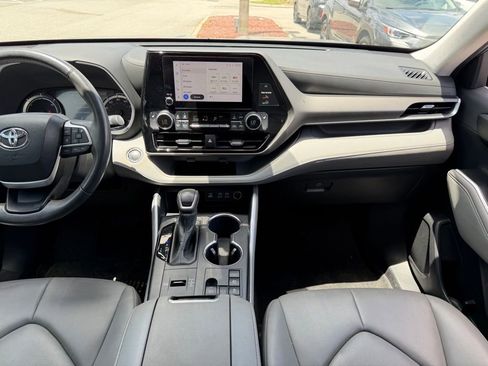 Used 2023 Toyota Highlander XLE FWD image 23