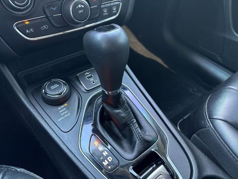 Used 2021 Jeep Cherokee Latitude Plus image 17