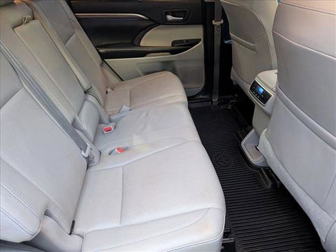 Used 2018 Toyota Highlander Limited image 21