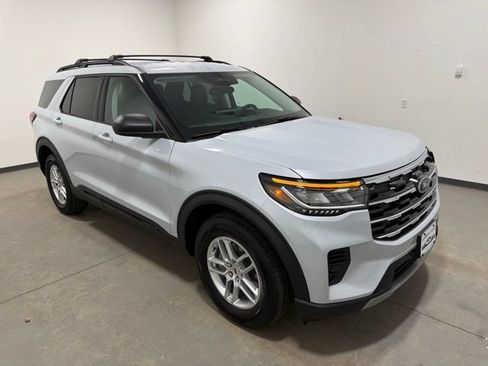 New 2026 Ford Explorer Active AWD/4WD image 3