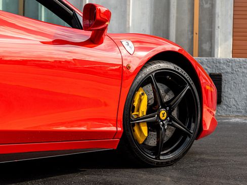 Used 2013 Ferrari 458 Spider RWD image 31