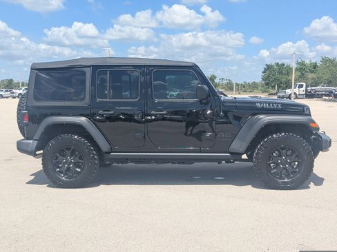 Used 2022 Jeep Wrangler Unlimited Sport image 4