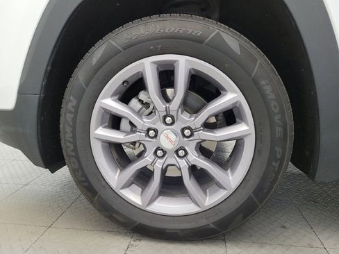 Used 2024 GMC Terrain SLT AWD/4WD image 31