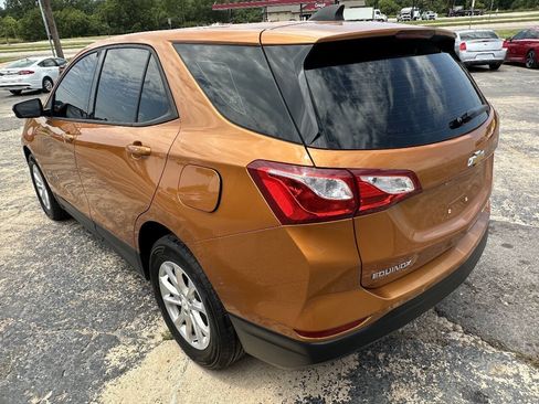 Used 2019 Chevrolet Equinox LS FWD image 5