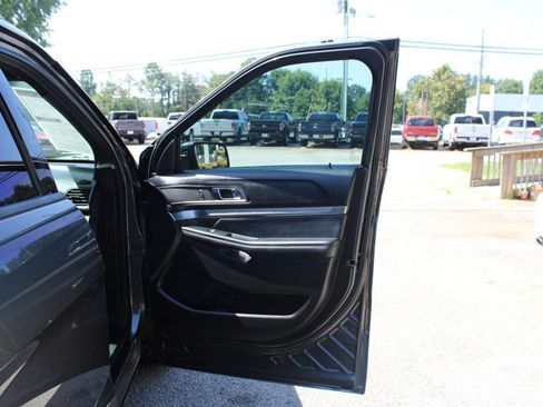 Used 2018 Ford Explorer XLT w/ Equipment Group 202A FWD image 33