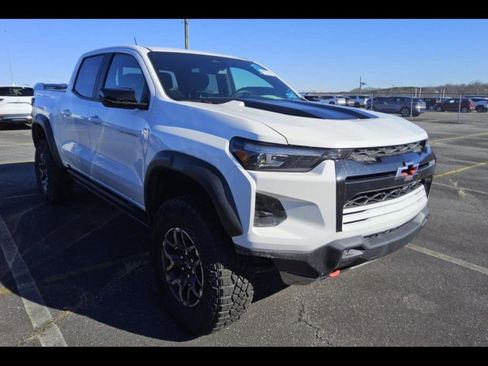 Used 2024 Chevrolet Colorado ZR2 image 3