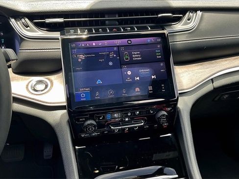 Used 2025 Jeep Grand Cherokee Limited 4xe image 6