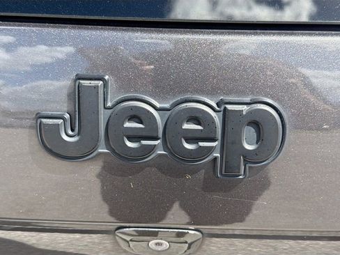 Used 2018 Jeep Cherokee Latitude image 11