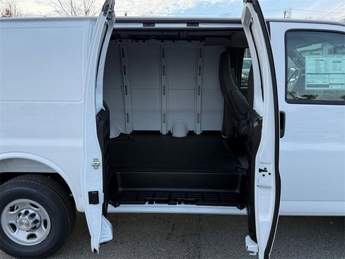 New 2025 Chevrolet Express 2500 image 24