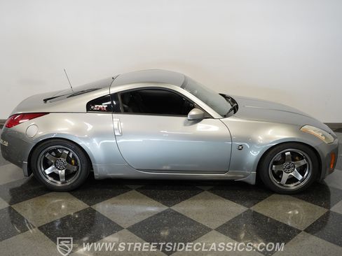 Used 2005 Nissan 350Z Coupe w/ (N93) Cargo Convenience Pkg image 16