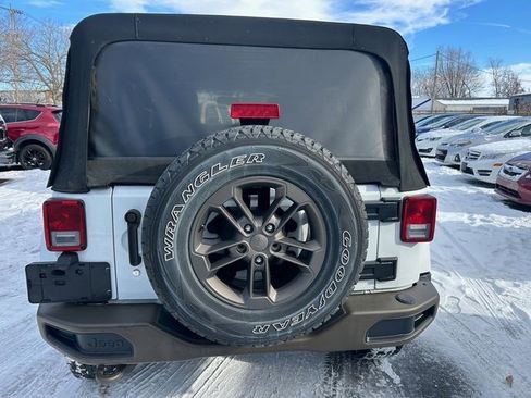 Used 2016 Jeep Wrangler Unlimited Sahara image 3