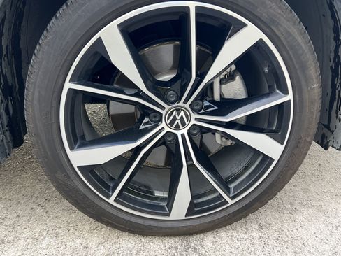 Certified 2022 Volkswagen Tiguan SEL R-Line AWD/4WD image 11