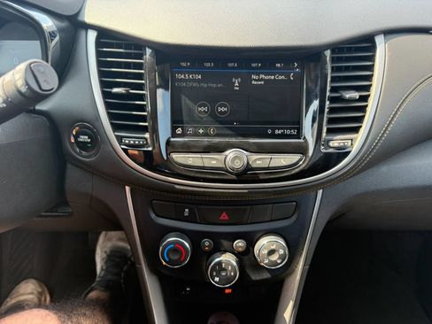 Used 2019 Chevrolet Trax LT w/ LT Convenience Package FWD image 28