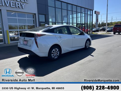 Used 2016 Toyota Prius Two FWD image 9