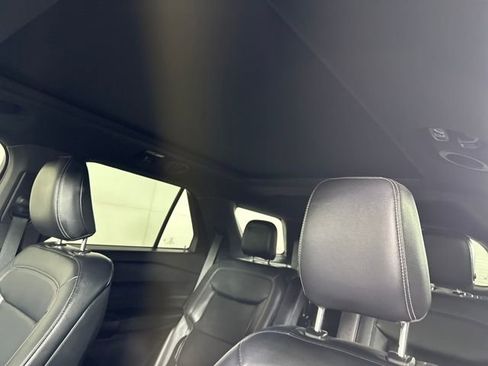 Used 2020 Ford Explorer XLT w/ Equipment Group 202A image 12