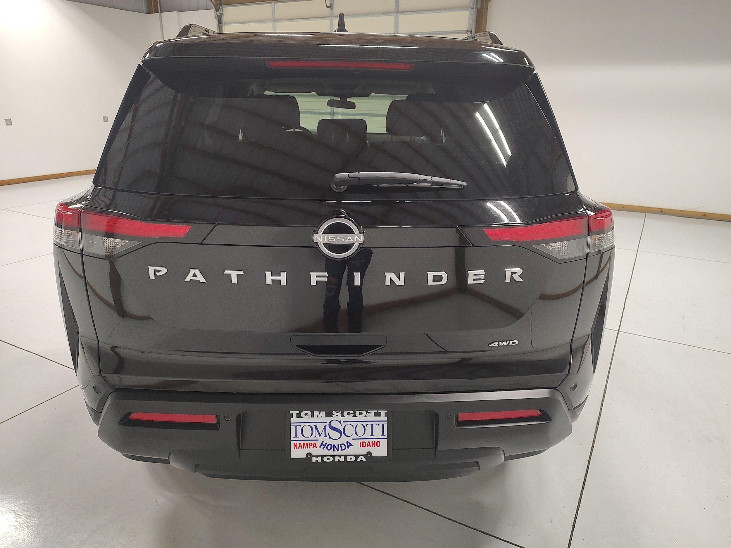 Used 2025 Nissan Pathfinder SV AWD/4WD image 12