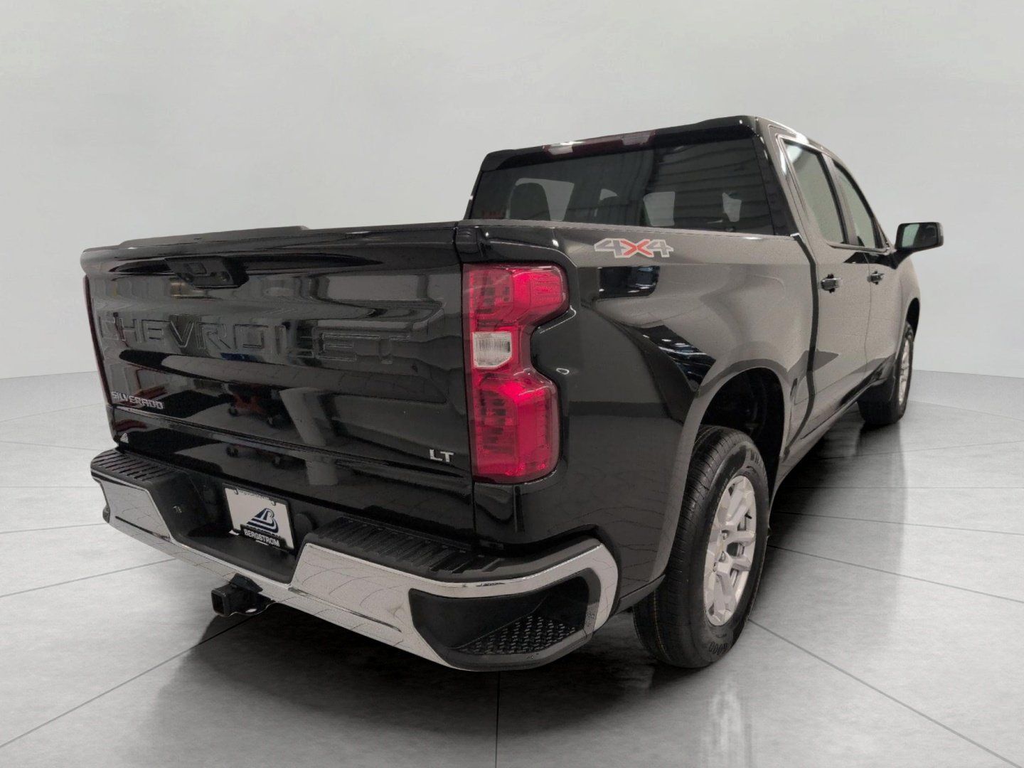 Used 2024 Chevrolet Silverado 1500 LT AWD/4WD image 19