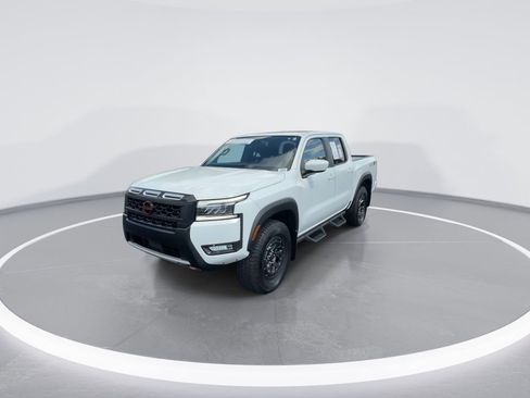 Used 2025 Nissan Frontier PRO-4X AWD/4WD image 4