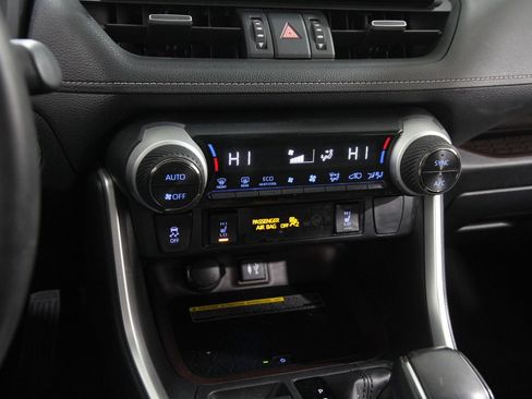 Used 2019 Toyota RAV4 Limited image 14