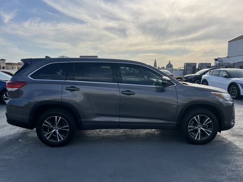 Used 2017 Toyota Highlander Plus image 9