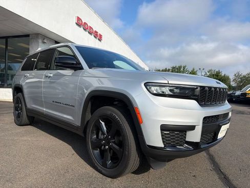 Used 2023 Jeep Grand Cherokee L Laredo AWD/4WD image 3