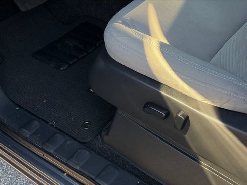 Certified 2022 Nissan Frontier SV image 13