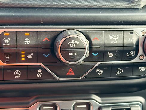 Used 2021 Jeep Wrangler Unlimited Sahara image 23