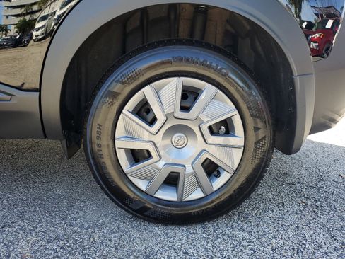 Certified 2025 Nissan Kicks S image 29