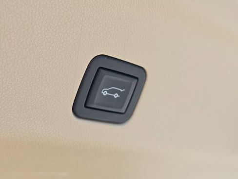 Used 2021 Cadillac Escalade Premium Luxury w/ Driver Assist Tech Package AWD/4WD image 11