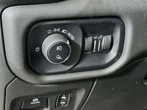 Used 2024 RAM 1500 Laramie AWD/4WD image 17
