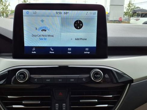 Used 2022 Ford Escape SE w/ SE Sport Appearance Package image 25