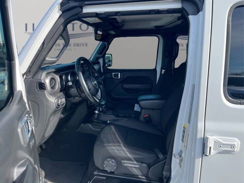 Used 2022 Jeep Gladiator Sport image 10