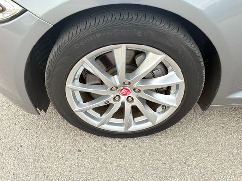 Used 2015 Jaguar XF Premium image 34