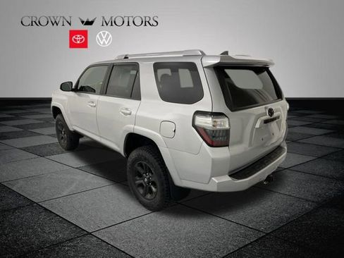 Used 2018 Toyota 4Runner SR5 image 4