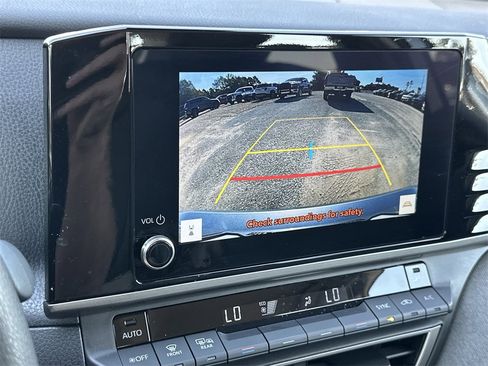 Used 2025 Toyota Camry LE image 28